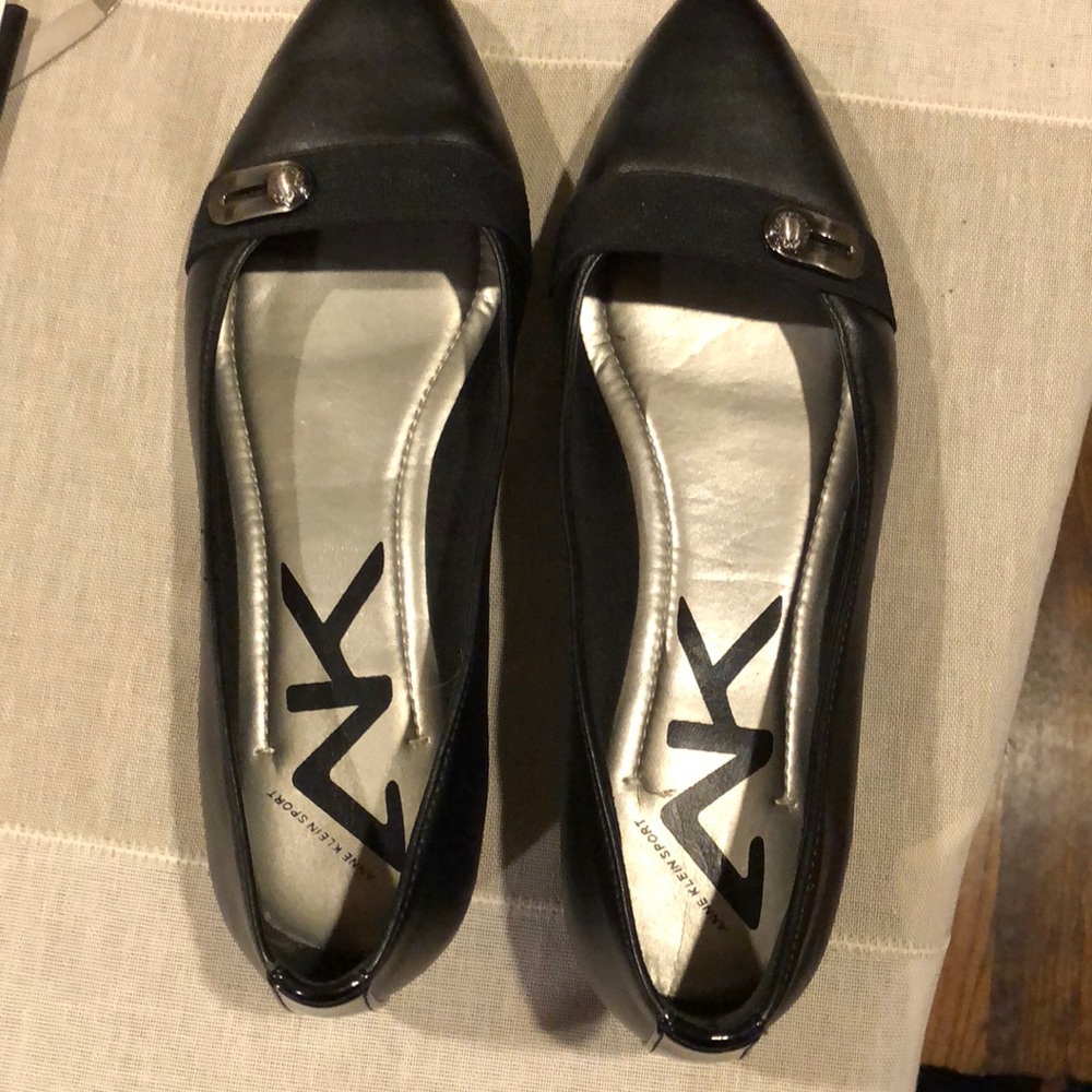 Anne Klein sport 6M. Worn once, didn’t fit.